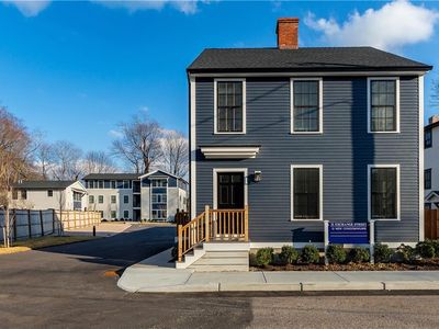 32 Exchange St #1A, East Greenwich, RI, 02818