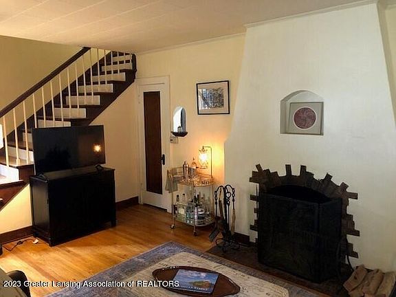 3rd image of 204 N Hayford Ave