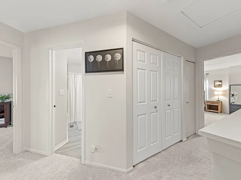 556 Lincoln Station Dr — Photo 9