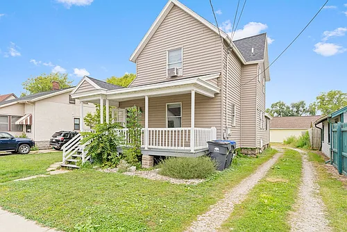 114 Center St Photo 1