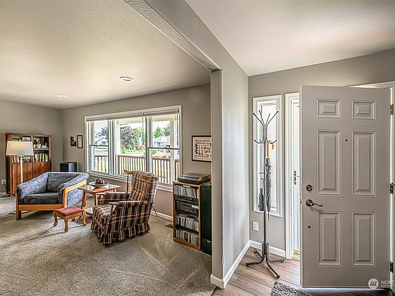 2nd image of 745 Cottingham St