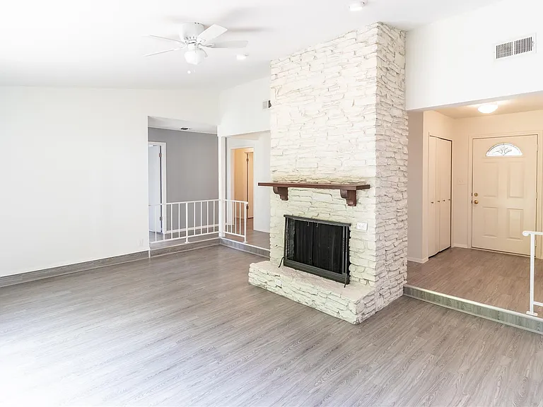 906 Red Cliff Dr — Photo 5