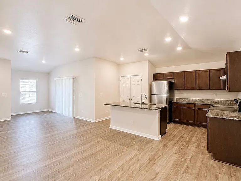 361 Greenbriar Blvd — Photo 7