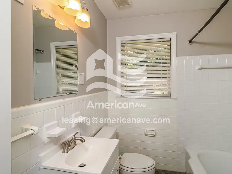 1574_009_wm_-_main_bathroom_12877020.jpg
