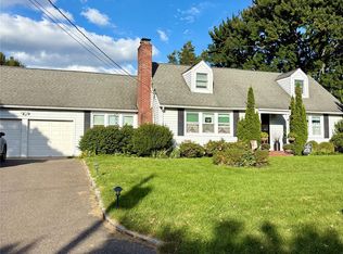 28 Summit Ave, Northport, NY 11768