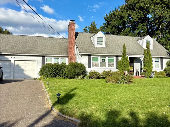 28 Summit Ave, Northport, NY 11768