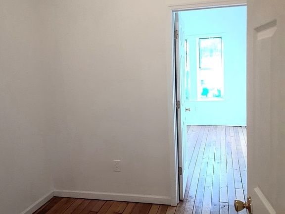 4th image of 564 Morgan Ave APT 1R