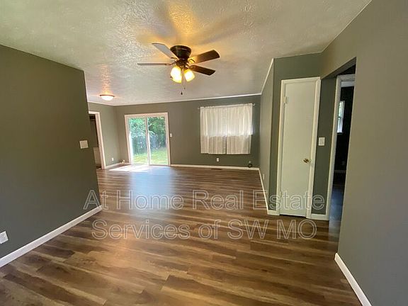 3rd image of 1318 S Airwood Dr