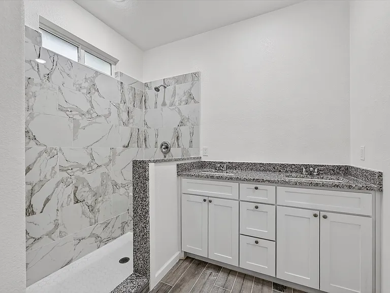 2902 Walnut St — Photo 17