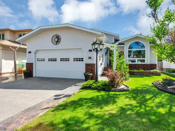 19 W Donnelly Cres, Red Deer, AB T4R 2K4