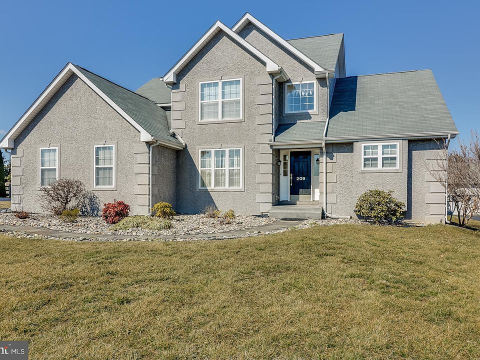 1st image of 209 W Thomas Ct