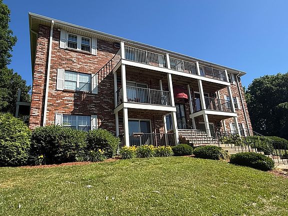 2nd image of 11 Kenmar Dr Unit 10