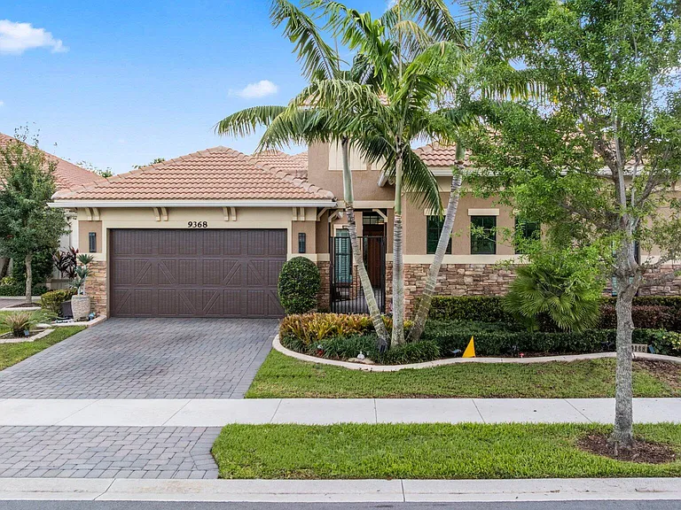 9368 Cantal Cir E — Photo 60