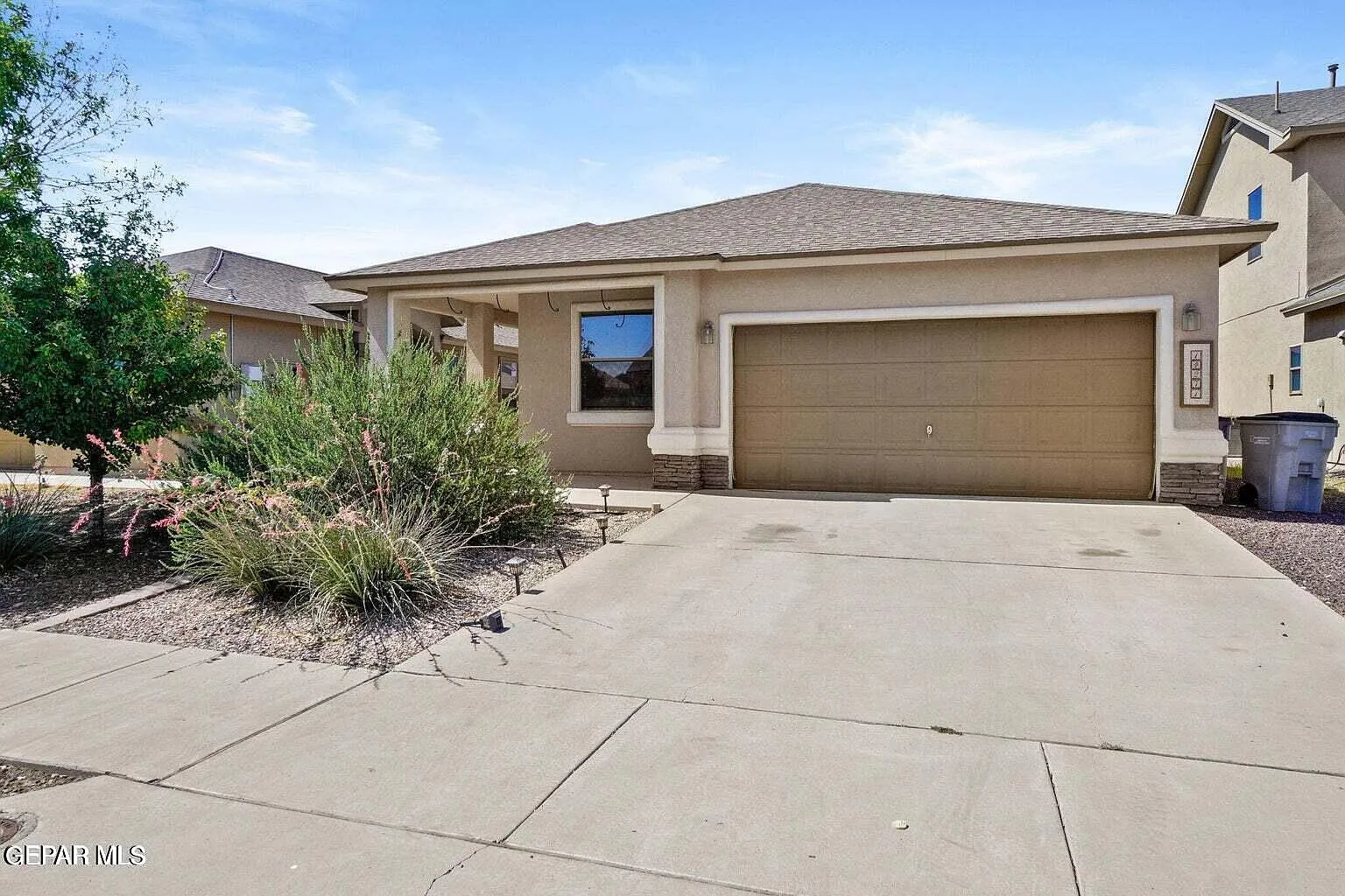 3 bed, 2.0 bath, 1392 sqft, $1,545 — Photo 2