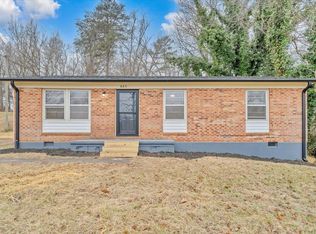 885 Southland Dr, Martinsville, VA 24112