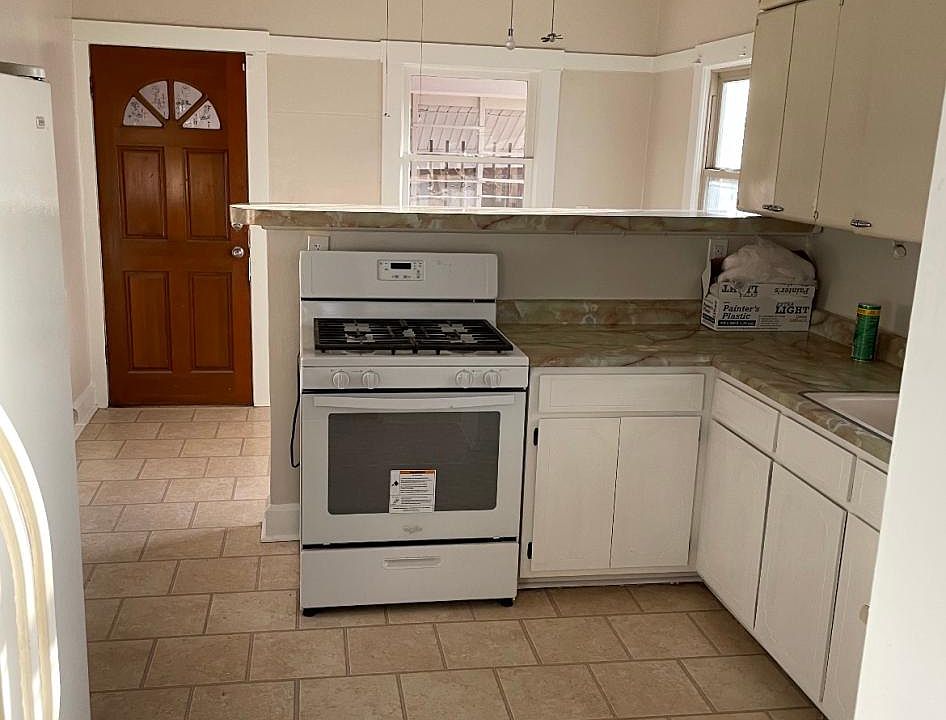 2nd image of 3408 Cambridge Ave