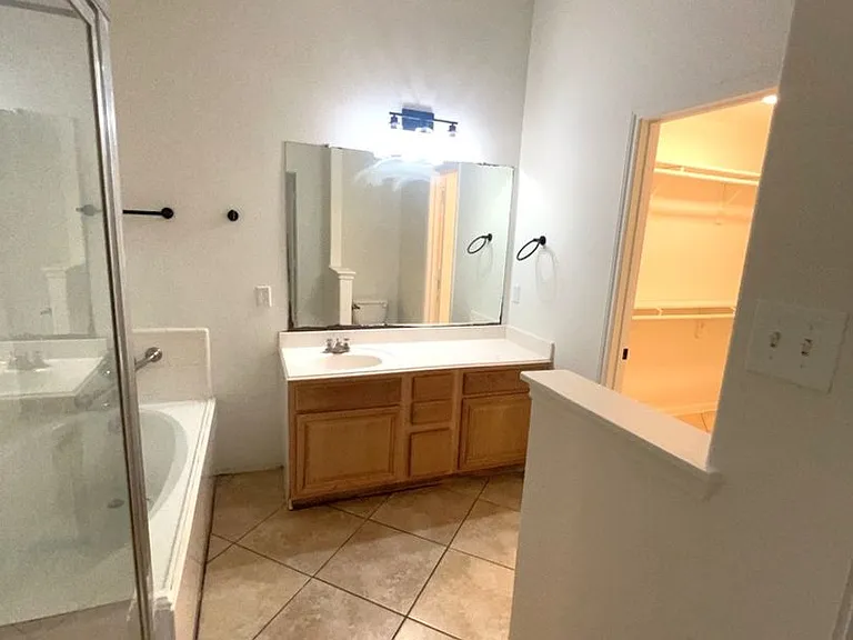 810 Chance Ln — Photo 17