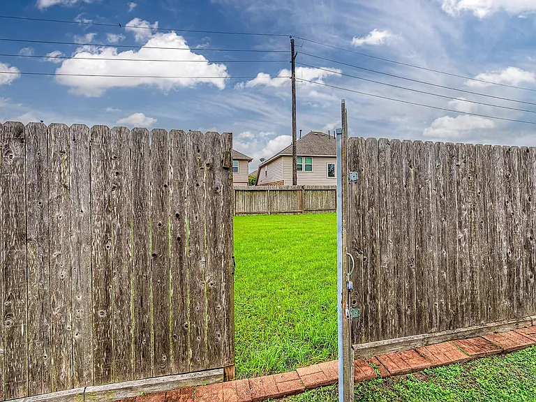 24423 Hikers Bend Dr — Photo 30