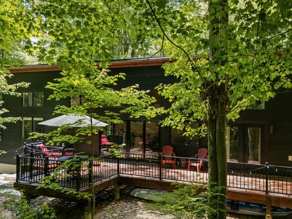 14823 N Main St, Buchanan, MI 49107