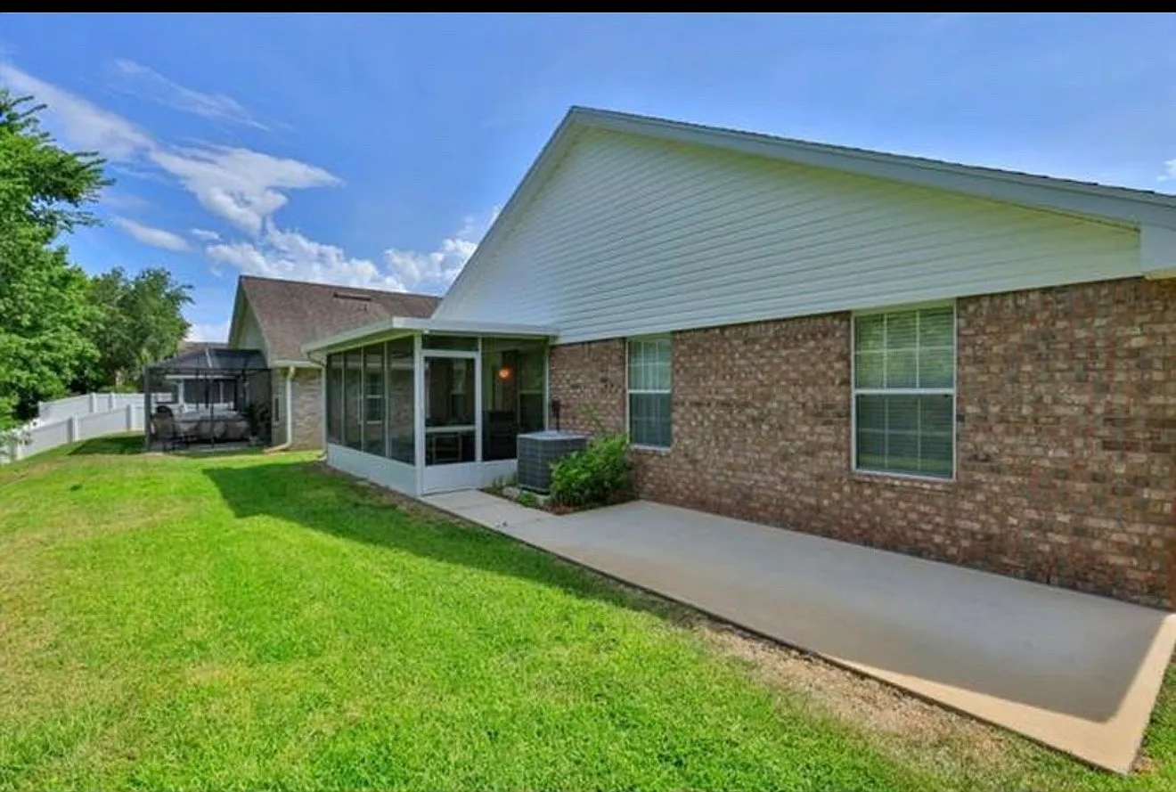 4 bed, 1635 sqft, $2,300 — Photo 3