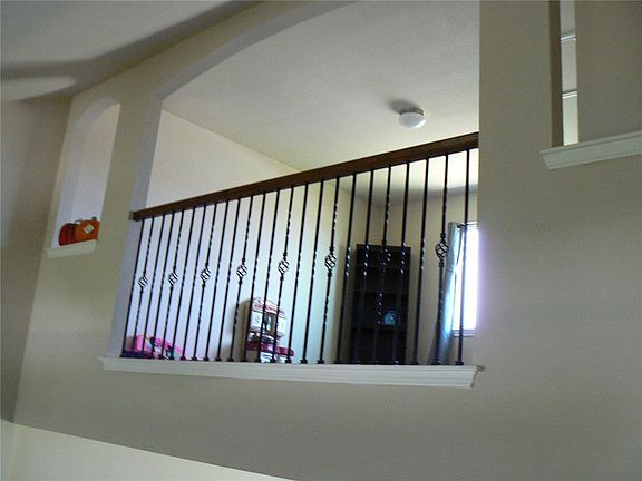 4th image of 220 Westminster Dr