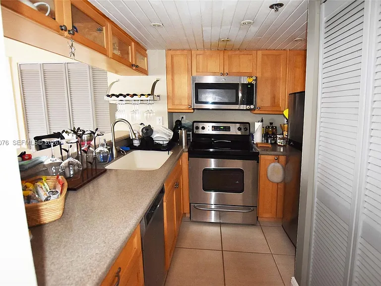 540 Brickell Key Dr #1414 — Photo 8
