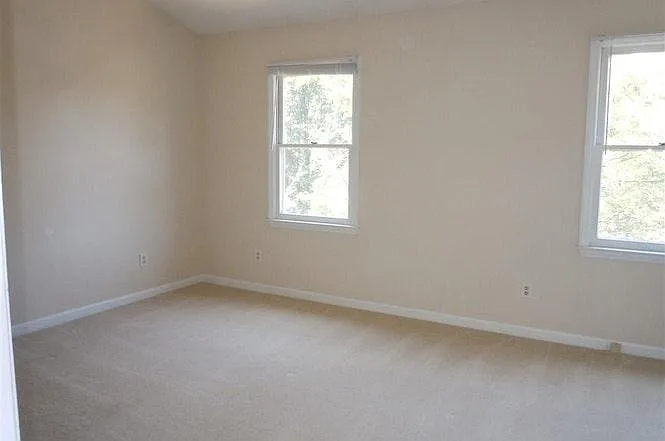 2 bed, 2.5 bath, 1335 sqft, $1,885 — Photo 2