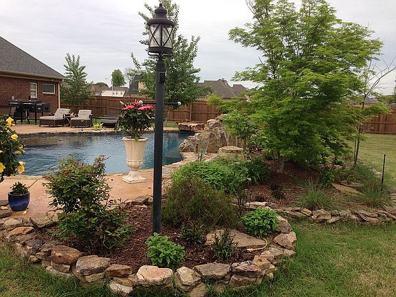 3rd image of 4677 Shinault Ln