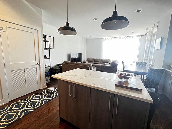 4th image of 5135 N Broadway St #202