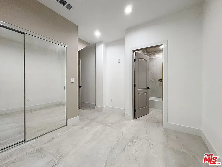 713 Devirian Pl — Photo 16