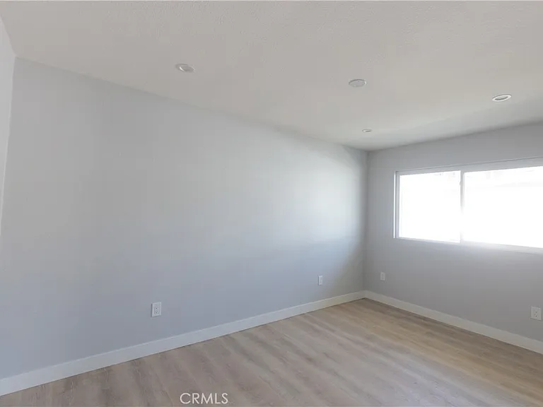 651 Ward St — Photo 5