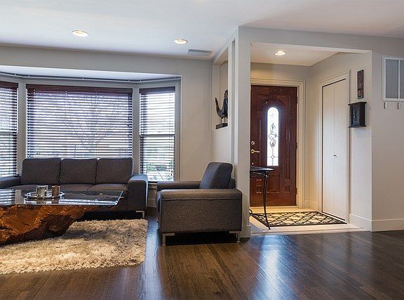 3rd image of 7037 W Cornelia Ave