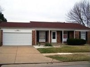 3866 Del Lago Dr, Florissant, MO 63034