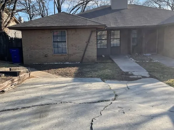 716 Woodland Ct, Kennedale, TX 76060