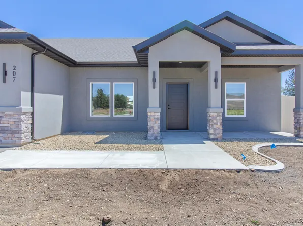 207 W 1st St, Carey, ID 83320