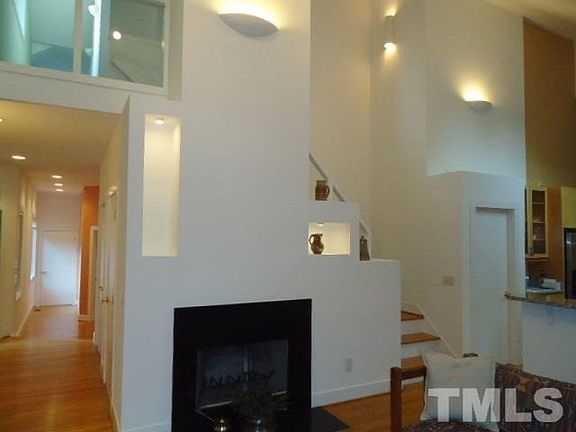 5th image of 204 Martha Ln