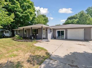 15181 Charluene Dr, Fenton, MI