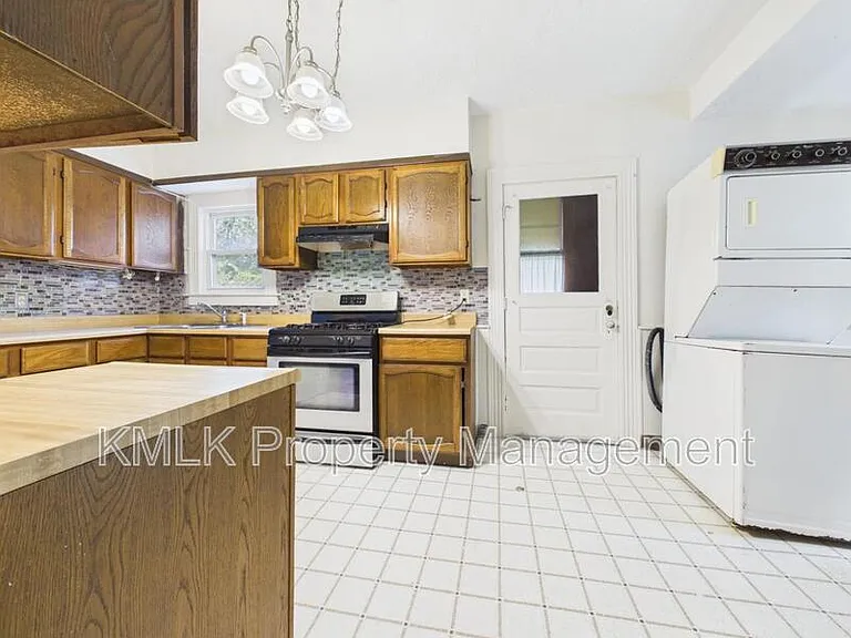 183 N Union St — Photo 11