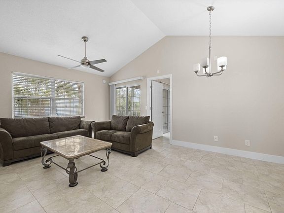 4th image of 1604 SE Green Acres Circle #T202