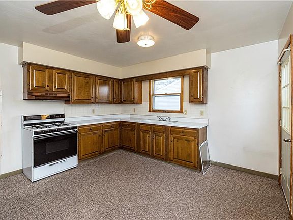 3rd image of 3002 Feasler St