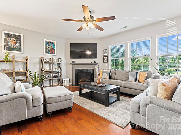 5th image of 1486 Tomkins Knob Dr