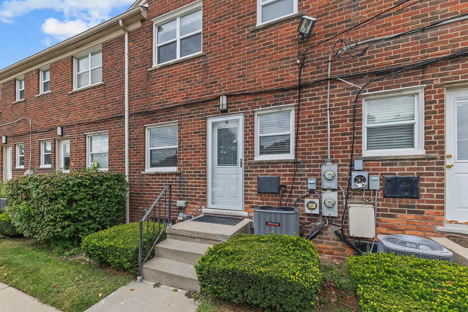 2 bed, 1000 sqft, $1,700 — Photo 3