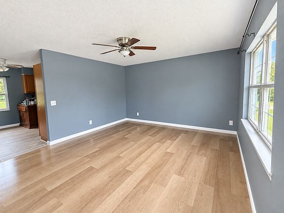 3rd image of 1016 N Forrest Ave