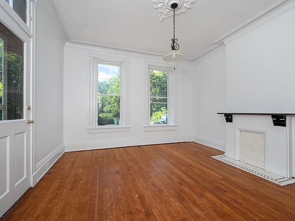 3rd image of 116 Lyon St