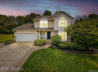 6252 Lake Waldon Ct, Clarkston, MI 48346