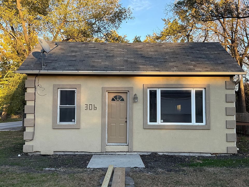 1st image of 306 N 5th St