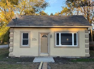 306 N 5th St, Indianola, IA 50125