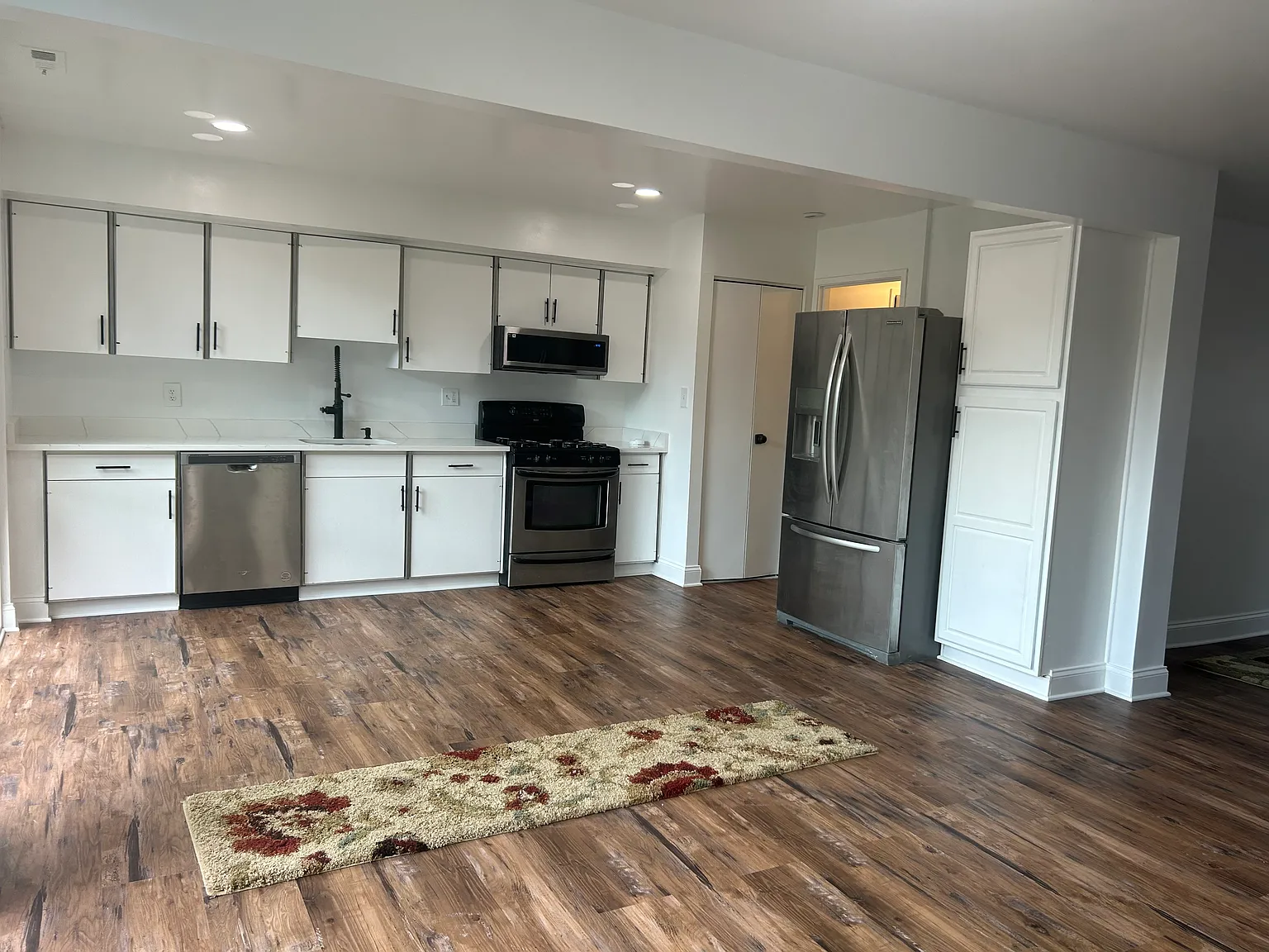 3 bed, 1621 sqft, $2,800 — Photo 2