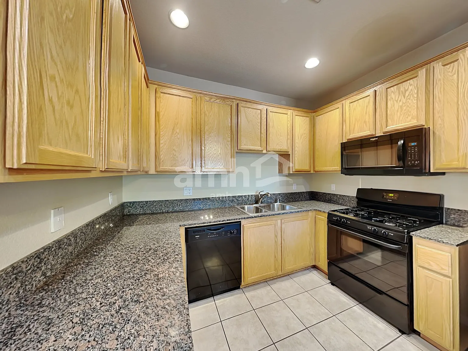 3 bed, 2.5 bath, 1539 sqft, $1,970 — Photo 3