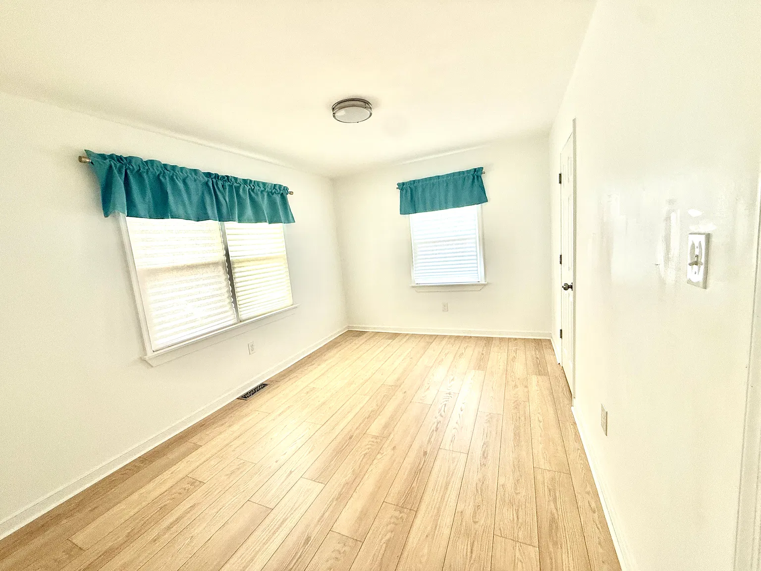 4 bed, 1976 sqft, $2,600 — Photo 4